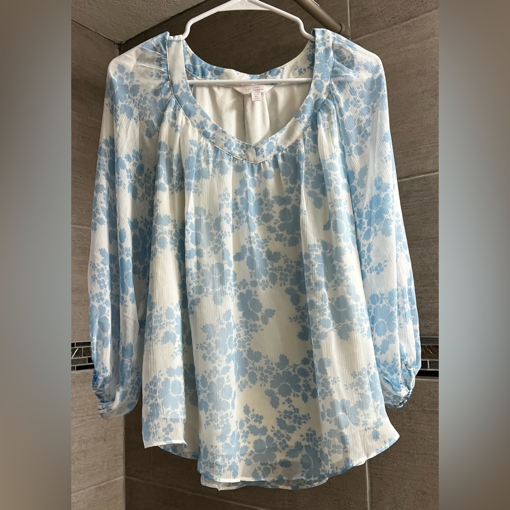 Lauren Conrad women’s petite medium floral top.